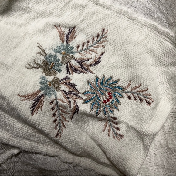 NWT Paparazzi Beautifully Embroidered Vest - Picture 8 of 9